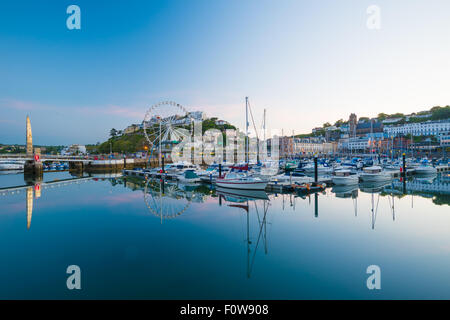 Tôt le matin à la tranquillité le port de Torquay Devon UK Banque D'Images