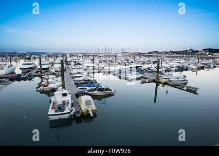 Tôt le matin à la tranquillité le port de Torquay Devon UK Banque D'Images