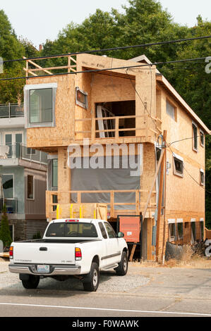 Une nouvelle maison en construction dans l'Ouest de Seattle, USA. Banque D'Images