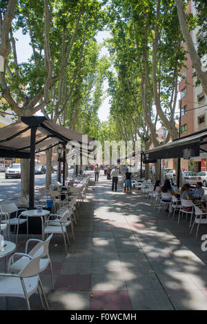 Cafés dans Av de Alfonso X el Sabio, ville de Murcie, Murcie, Espagne, Europe Banque D'Images