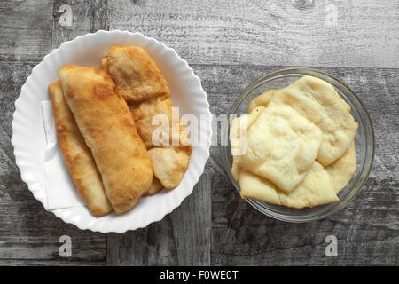 Panzerotti pizza fraîche du fait maison avec du fromage Banque D'Images