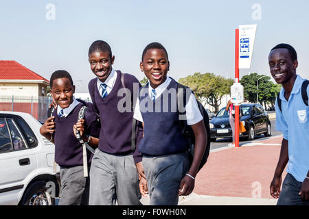 Cape Town Afrique du Sud,Zonnebloem,Black Afro américain,garçon,adolescents adolescents adolescents adolescents adolescents amis, élèves école uniforme,SAfri150311061 Banque D'Images