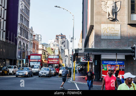 Cape Town Afrique du Sud,City Centre,centre,Wale Street,long,Chambers,Elephant Head,Skyline,trafic,Black Afro American,man men male,SAfri150311069 Banque D'Images