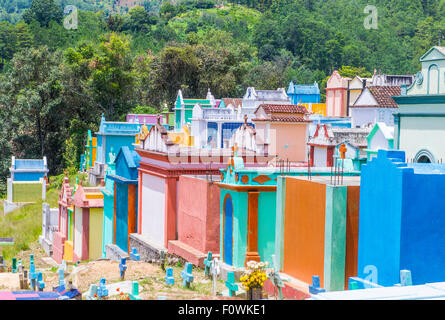 Cimetière coloré à Chichicastenango, Guatemala Banque D'Images