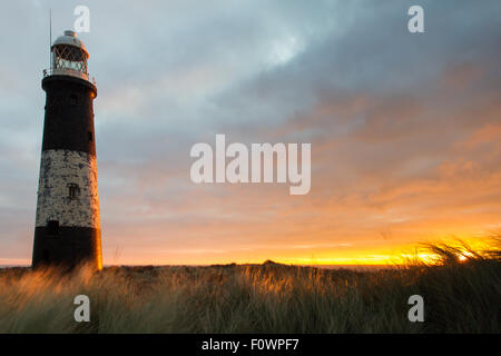 Traiter avec mépris, point phare désaffecté dans l'East Yorkshire (Royaume-Uni) Banque D'Images