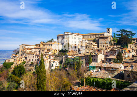 Ville médiévale authentique Todi en Ombrie, Italie Banque D'Images