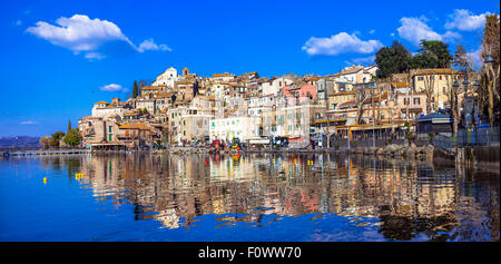 Pittoresque village Buckland , Lac Braciano, Italie Banque D'Images