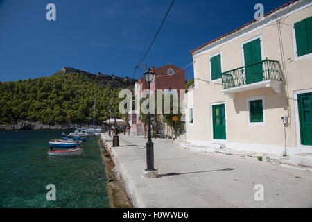 Le port de la Baie d'Assos, sur l'île grecque de Céphalonie, à la maison pour le film, 'CAPITAINE CORELLI'S MANDOLIN' Banque D'Images