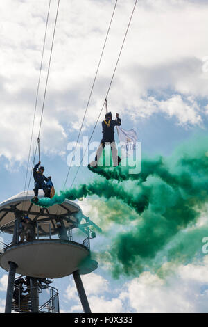 Bournemouth, Dorset, Royaume-Uni. 22 août 2015. En août, profitez d'une promenade à bord de la zipwire sur la jetée de Bournemouth, Dorset, Royaume-Uni crédit: Carolyn Jenkins/Alay Live News Banque D'Images