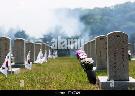 Minutes silencieux au cours de Memorial Day 2015, au cimetière national de Séoul. Banque D'Images