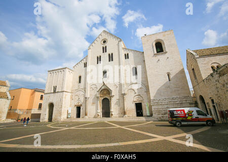 Basilique de Saint Nicolas, une église dédiée à Saint Nicholas de Smyrne, un célèbre lieu de pèlerinage de Bari, Pouilles, Italie Banque D'Images