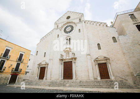 Basilique de Saint Nicolas, une église dédiée à Saint Nicholas de Smyrne, un célèbre lieu de pèlerinage de Bari, Pouilles, Sud de l'I Banque D'Images