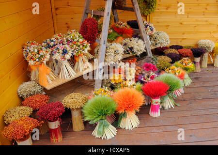 Décoration divers bouquets de paille sèche, à Varsovie, Pologne Banque D'Images