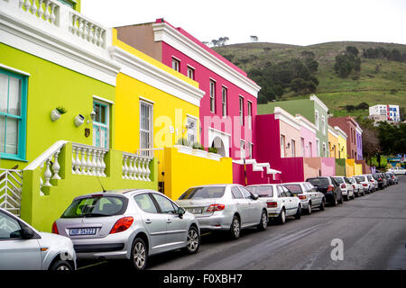 Maisons colorées bordent les rues de Bo Kaap, Cap, quartier musulman - 29/07/2015 Banque D'Images