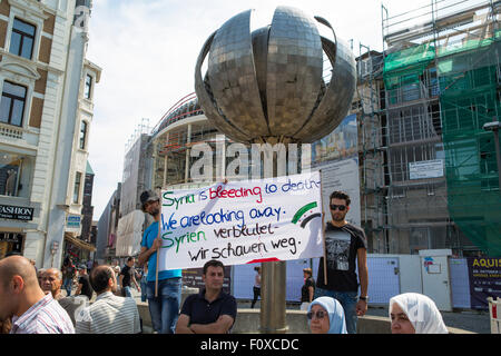 Réfugiés syriens de protestation contre l'indifférence du monde et de la situation dans leur pays d'origine la Syrie Banque D'Images