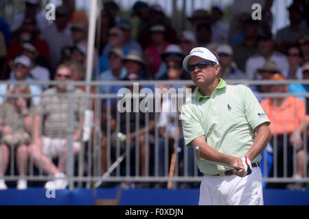 Greensboro, NC, USA. Août 22, 2015. Davis Love III tees off sur le trou 1 pendant la troisième série de 2015 Wyndham Championship à Sedgefield Country Club à Greensboro, NC. Ward-Brown PJ/CSM/Alamy Live News Banque D'Images