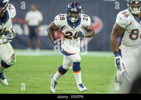 Houston, Texas, USA. Août 22, 2015. Denver Broncos en marche arrière montée bille (28) porte le ballon au cours de la première moitié d'un match présaison NFL entre les Houston Texans et les Denver Broncos à NRG Stadium à Houston, TX le 22 août 2015. Credit : Trask Smith/ZUMA/Alamy Fil Live News Banque D'Images