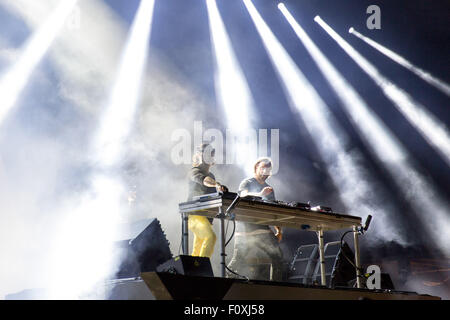 Wantagh, New York, USA. Août 22, 2015. AXWELL MUSICIENS ET INGROSSO en concert à l'inaugural Billboard Hot 100 music festival à la Nikon at Jones Beach Theater à Wantagh, New York Crédit : Daniel DeSlover/ZUMA/Alamy Fil Live News Banque D'Images