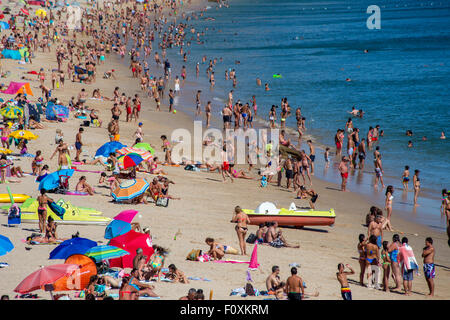 La plage de Sesimbra, Portugal, péninsule de Setubla Banque D'Images