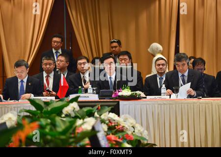 Kuala Lumpur, Malaisie. Août 23, 2015. Le ministre chinois du Commerce Gao Hucheng (C) assiste à la Chine-ASEAN (101) La rencontre des ministres du commerce à Kuala Lumpur, Malaisie, le 23 août 2015. © Chong Chung Voon/Xinhua/Alamy Live News Banque D'Images