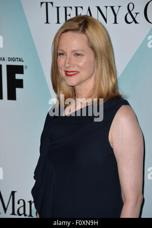 LOS ANGELES, CA - 16 juin 2015 : Laura Linney au Women in Film Crystal  + Lucy Awards 2015 à l'hôtel Hyatt Regency Century Plaza Hotel. Banque D'Images