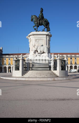 Statue équestre du roi Jose je de 1775 sur la Place du Commerce - Praca do Comercio à Lisbonne, Portugal. Banque D'Images