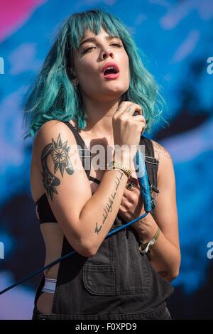 Wantagh, NY, USA. Août 22, 2015. Halsey sur scène pour Billboard Hot 100 Music Festival - SAM, Nikon at Jones Beach Theater, Wantagh, NY 22 août 2015. Crédit : Steven Ferdman/Everett Collection/Alamy Live News Banque D'Images