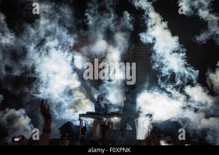 Wantagh, NY, USA. Août 22, 2015. Ingrosso Axwell sur scène pour Billboard Hot 100 Music Festival - SAM, Nikon at Jones Beach Theater, Wantagh, NY 22 août 2015. Crédit : Steven Ferdman/Everett Collection/Alamy Live News Banque D'Images