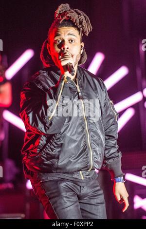 Wantagh, NY, USA. Août 22, 2015. The Weeknd sur scène pour le Billboard Hot 100 Music Festival - SAM, Nikon at Jones Beach Theater, Wantagh, NY 22 août 2015. Crédit : Steven Ferdman/Everett Collection/Alamy Live News Banque D'Images