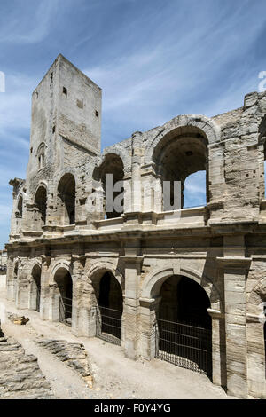 L'amphithéâtre d'Arles est un amphithéâtre romain dans le sud de la France. Banque D'Images