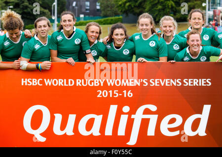 Dublin, Irlande. 23 août 2015. L'Irlande se qualifier pour le Women's Sevens Series après avoir battu l'Afrique du Sud 26 - 14 au cours de leur match de demi-finale de la coupe de la Women's Sevens Series matchs de qualification à l'UCD Bol, Dublin. Credit : Elsie Kibue / Alamy Live News Banque D'Images