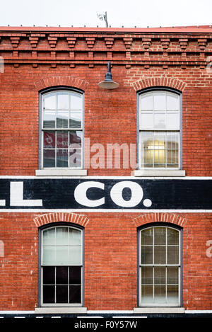 Ledbury Men's Clothing Store. Wayne Cottrell & Co l'entrepôt, 117 South 14th Street, Richmond, Virginia Banque D'Images