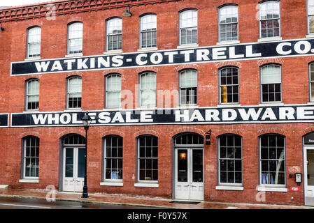 Ledbury Men's Clothing Store. Wayne Cottrell & Co l'entrepôt, 117 South 14th Street, Richmond, Virginia Banque D'Images