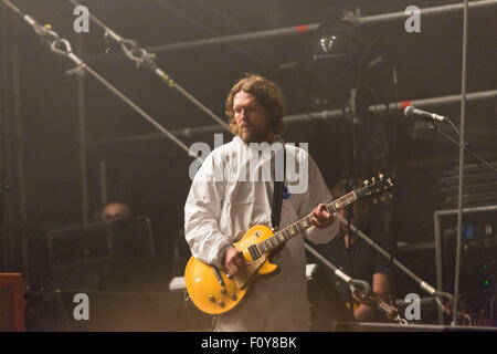William Henri Gebhard (1827-1905) près de Brecon, Wales, 22 août 2015. La deuxième journée de l'homme vert music festival de la montagne Brecon Beacons au Pays de Galles. La foule a connu 24C la chaleur et d'énormes tempêtes de pluie. Sur la photo : Welsh psychelic légendes pop Super Furry Animals titre la principale étape de montagne. Crédit : Rob Watkins/Alamy Live News Team Banque D'Images