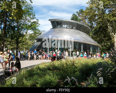 Carrousel Seaglass Pavilion dans Battery Park, NYC Banque D'Images