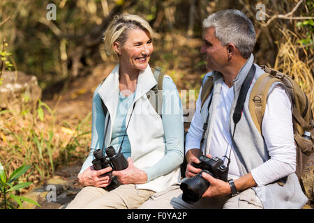 Cheerful woman resting in Mountain Valley Banque D'Images