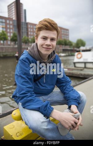 Les candidats au Prix 2015 Talents NDR sur une excursion en bateau à Barkassen Meyer comprend : Leon Seidel Où : Hambourg, Allemagne Quand : 22 Oct 2015 Banque D'Images