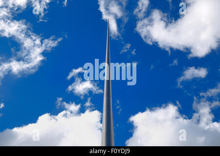 Le Spire de Dublin, Irlande, également connu sous le nom de Spike est un grand, 121,2 mètres de hauteur axe en acier inoxydable-comme monument Banque D'Images