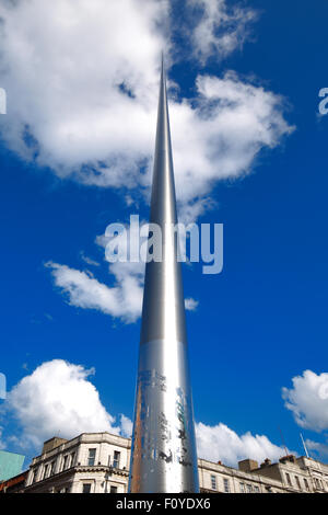 Le Spire de Dublin, Irlande, également connu sous le nom de Spike est un grand, 121,2 mètres de hauteur axe en acier inoxydable-comme monument Banque D'Images