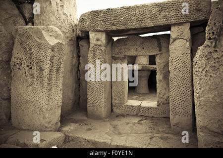 Chambre à l'entrée en pierre du Temple de Mnajdra à l'époque néolithique, Malte Banque D'Images