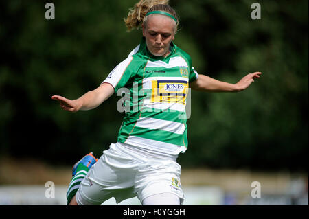 Basingstoke, en Angleterre. 23 août 2015. Helen Bleazard (YTLFC) en action pour Yeovil Mesdames dans la Super League Femmes match entre Yeovil Town FC v Mesdames Mesdames Aston Villa FC au stade de Jones. Crédit : David Partridge / Alamy Live News Banque D'Images