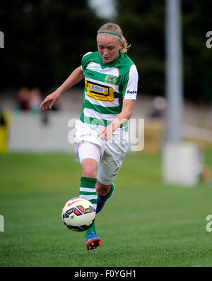 Basingstoke, en Angleterre. 23 août 2015. Helen Bleazard (YTLFC) en action pour Yeovil Mesdames dans la Super League Femmes match entre Yeovil Town FC v Mesdames Mesdames Aston Villa FC au stade de Jones. Crédit : David Partridge / Alamy Live News Banque D'Images