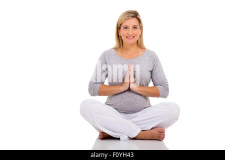 Happy pregnant woman doing yoga isolé sur fond blanc Banque D'Images