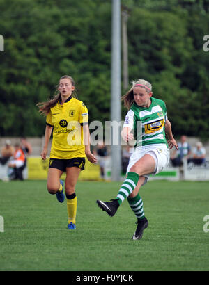 Basingstoke, en Angleterre. 23 août 2015. Steph Williams (YTLFC) en action pour Yeovil Mesdames dans la Super League Femmes match entre Yeovil Town FC v Mesdames Mesdames Aston Villa FC au stade de Jones. Crédit : David Partridge / Alamy Live News Banque D'Images