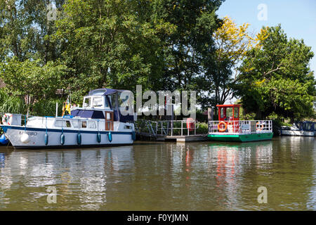 Bateaux sur l'Escaut près de Gand, Belgique Banque D'Images