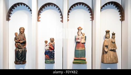 L'île de slanica, Slovaquie - août 2, 2015 : sculptures en bois de la madone (Vierge Marie) à partir de la 18e-19e 100. sur l'île de slanica Banque D'Images