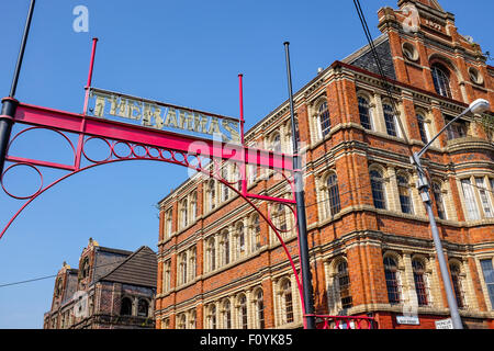 Entrée est de la célèbre rue marché appelé Le Barras, Glasgow, Écosse, Royaume-Uni Banque D'Images