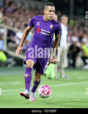 Florence, Italie, le 23 août, 2015. La Fiorentina Gilberto défenseur au cours de la Serie A italienne match de football entre la ACF Fiorentina v AC Milan le 23 août 2015 au Stade Franchi à Florence, Italie. Credit : Andrea Spinelli/Alamy Live News Banque D'Images