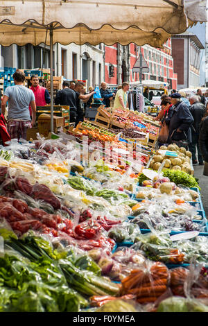 Le marché du dimanche la batte à Liège, Belgique Banque D'Images