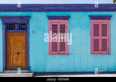 Porte colorée, Valparaiso, Chili Banque D'Images